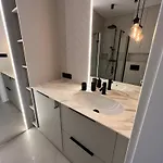 Apartment By The Sea *